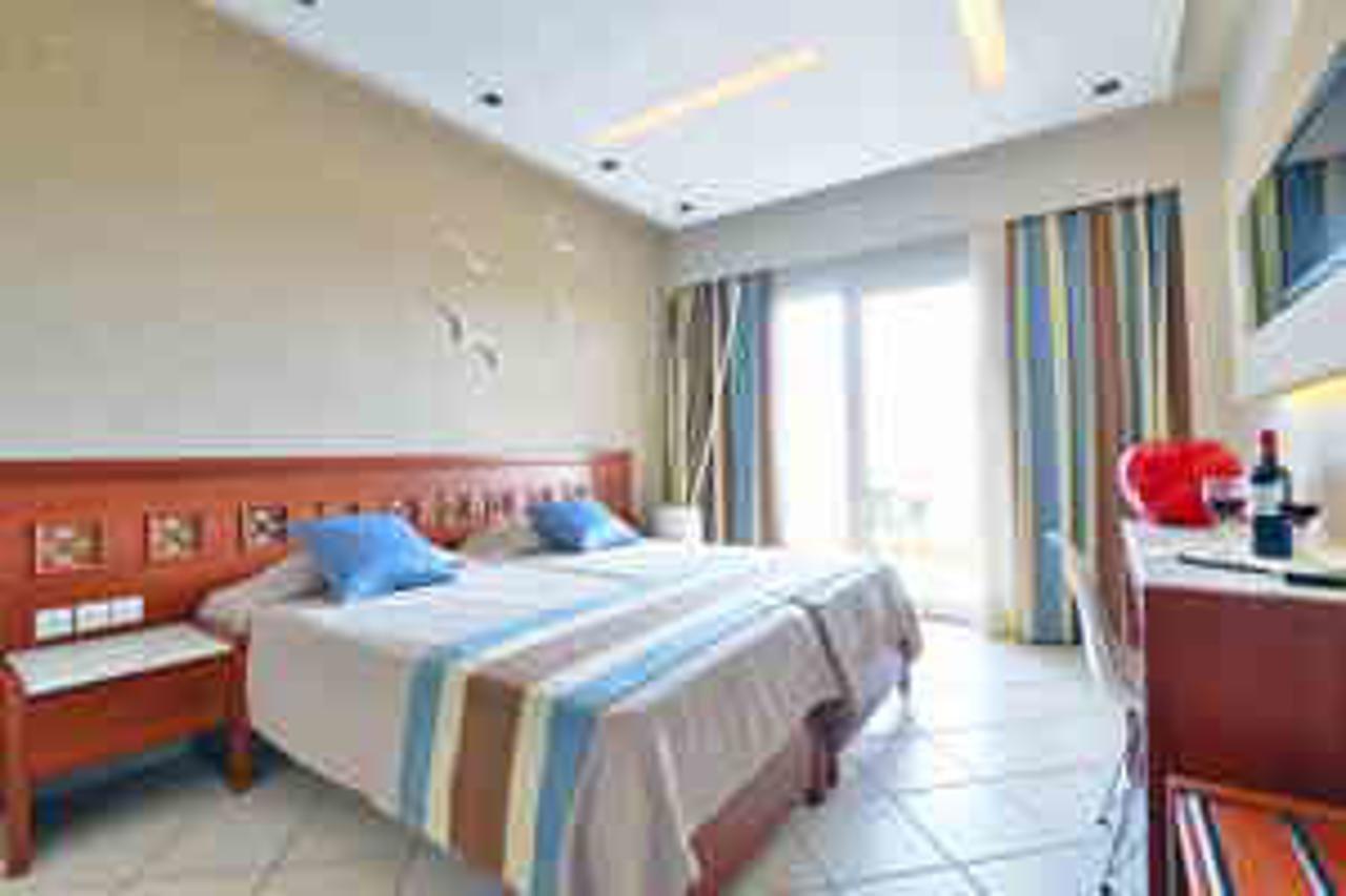 Evilion Sea And Sun Neoi Poroi